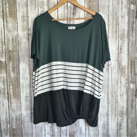 Maurice’s Flawless Green Striped Knot Tee - Picture 2 of 5